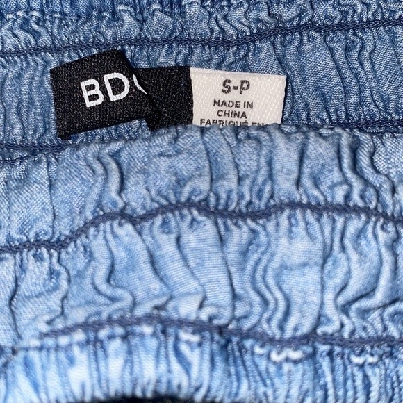 NWOT BDG URBAN OUTFITTERS Smocked Cottagecore Cap Sleeve Chambray Crop Top Small - Picture 3 of 5